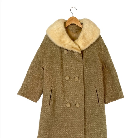 Women's Vintage 1960s Dbl Breasted Tan Boucle Dressmaker Swing Coat / Fur Collar - Picture 2 of 5